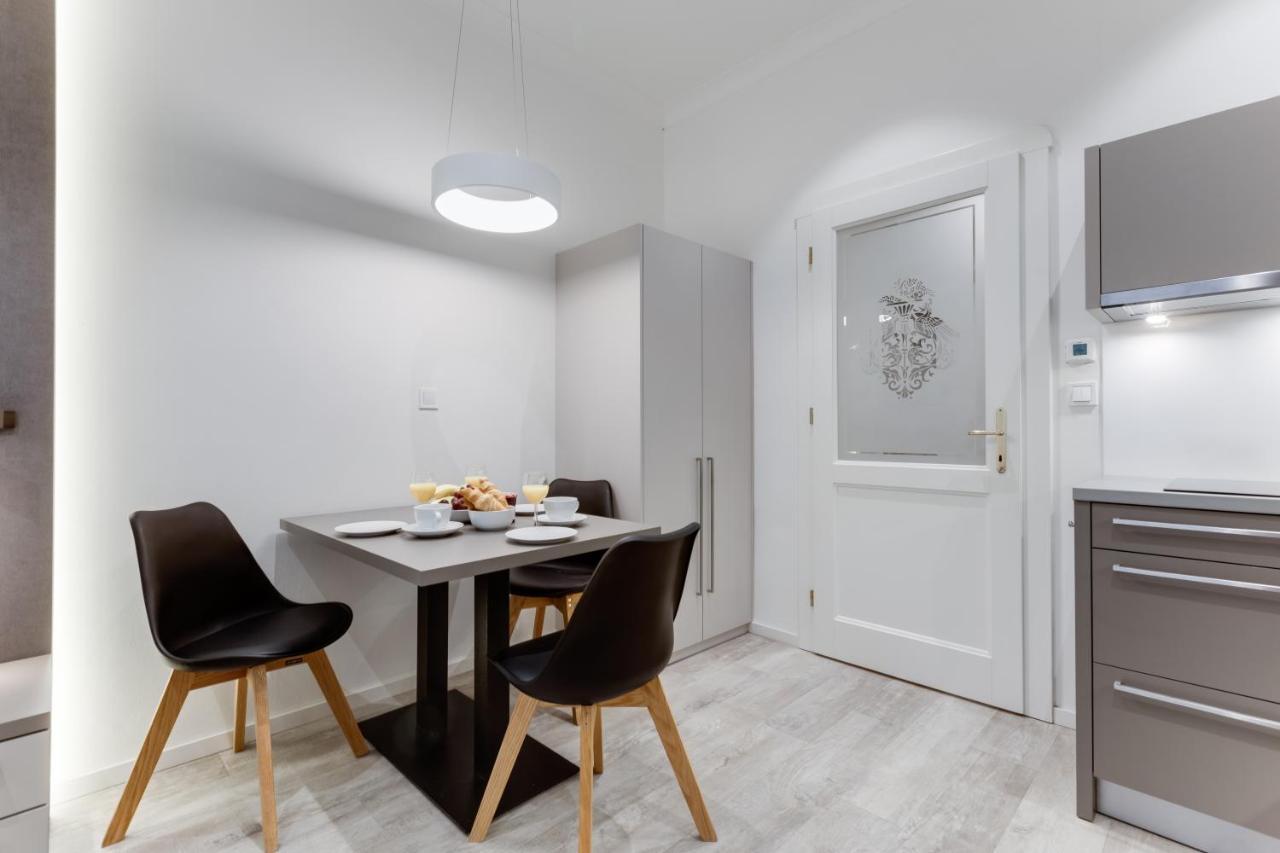 Lampi Aparthotel Prague Luaran gambar